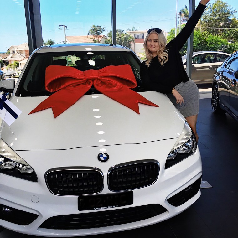 БМВ х6 с красным бантом