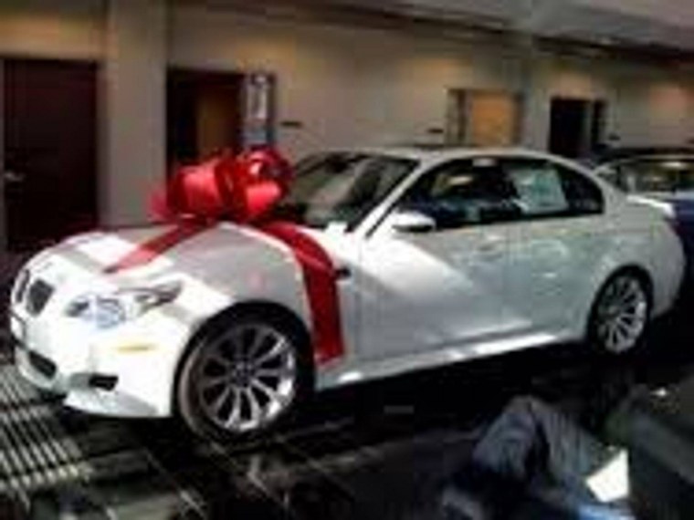 БМВ м5 с бантом