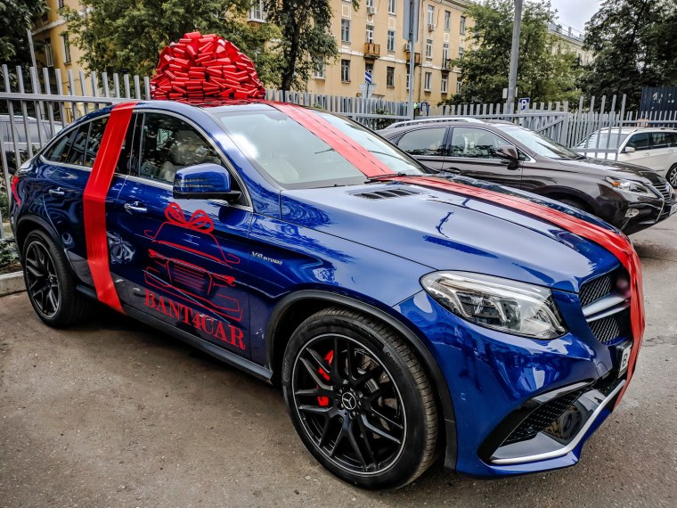 Ауди а7 с бантом