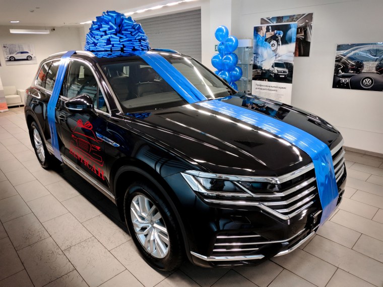 Ауди q7 с бантом