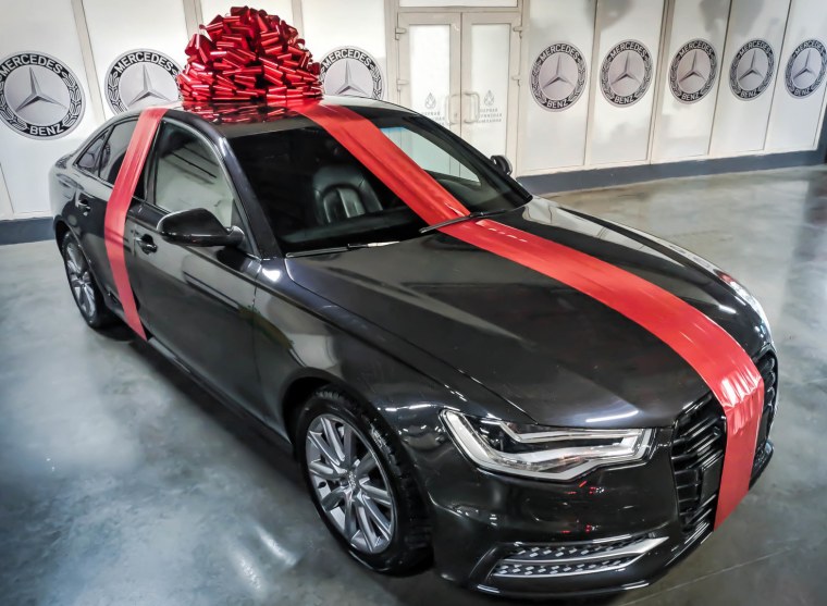 Подарочный бант на машину