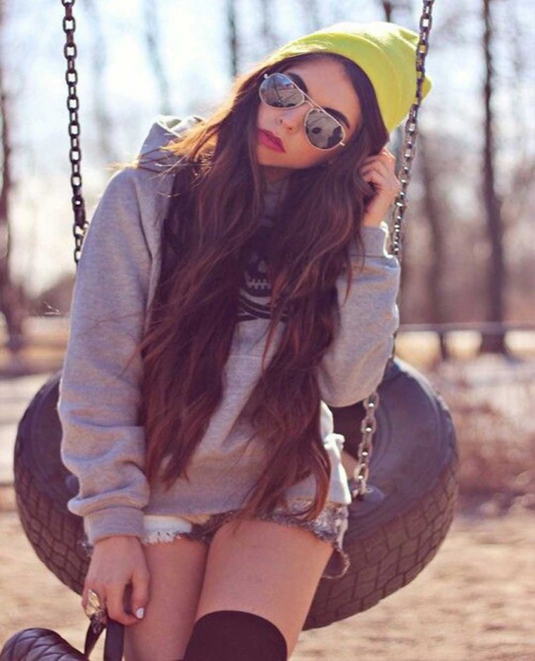 Крутая девушка в очках