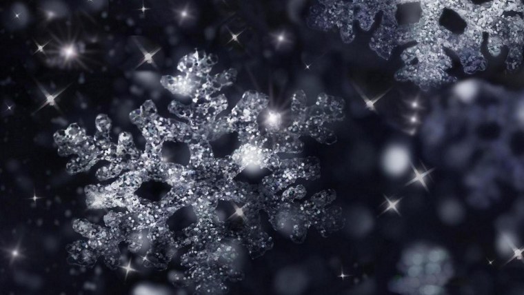 Снежинки на темном фоне