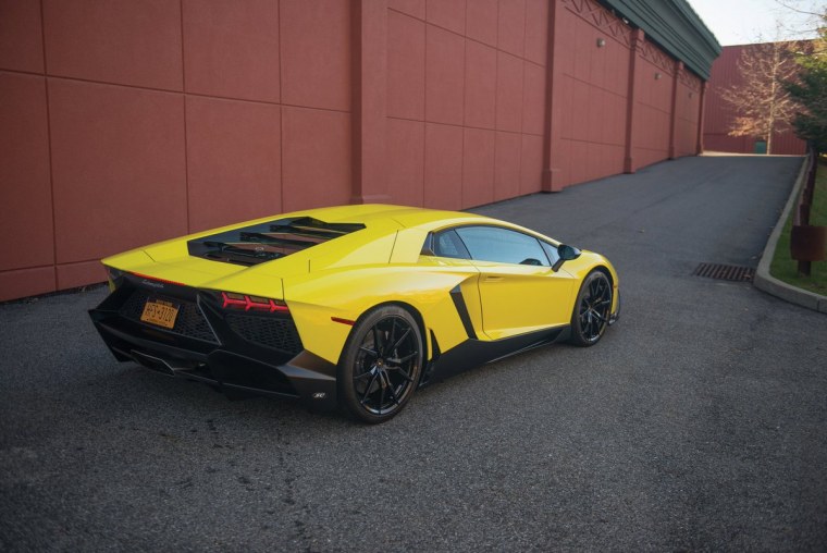 Lamborghini Aventador lp700 розовый