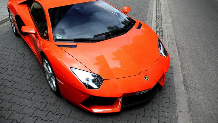 Ламборгини авентадор красный