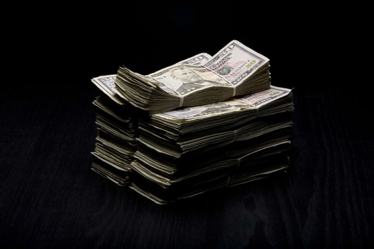 Чёрные обои с деньгами