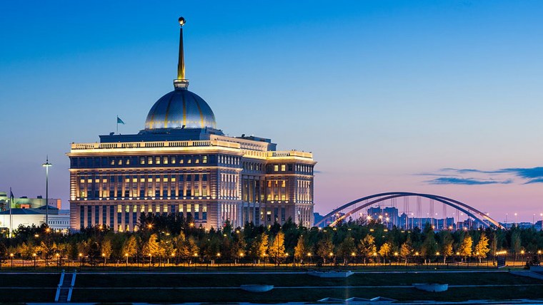 Алма Ата озеро в горах