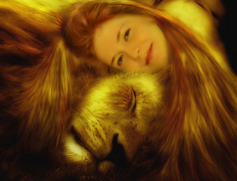 Женщина в образе Льва