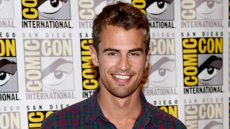 Тео Джеймс 2021