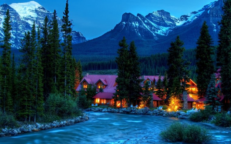 Домик в лесу в горах