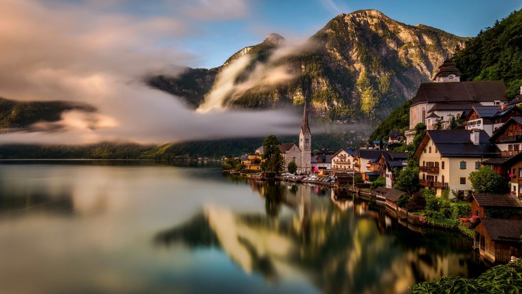 Дом в горах у реки