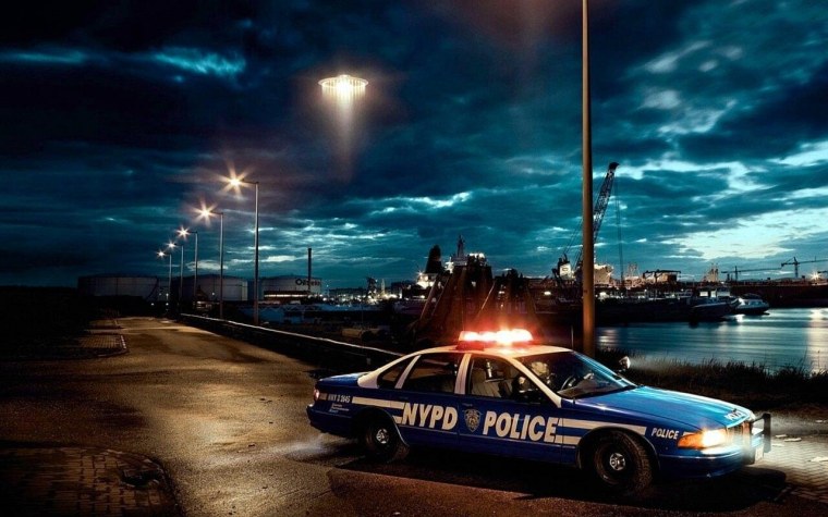 Полицейская машина с мигалкой