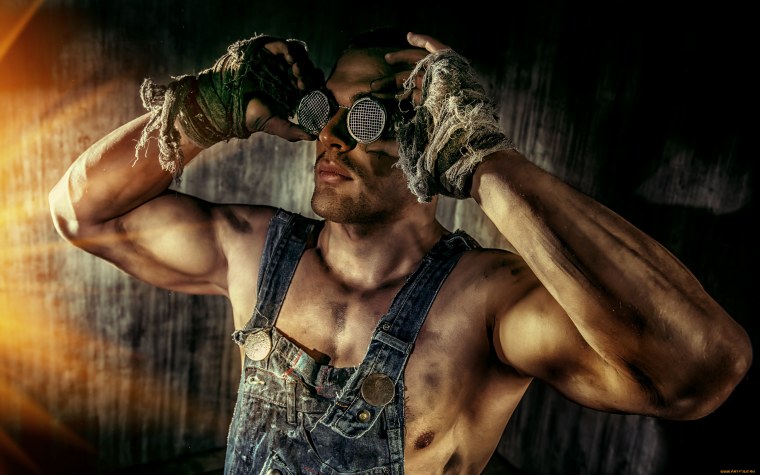 Красивый парень на белом фоне