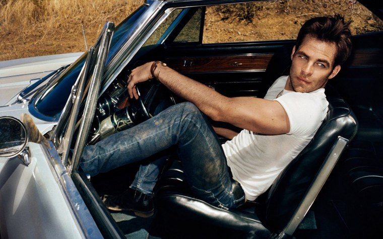 Зак Эфрон на белом фоне