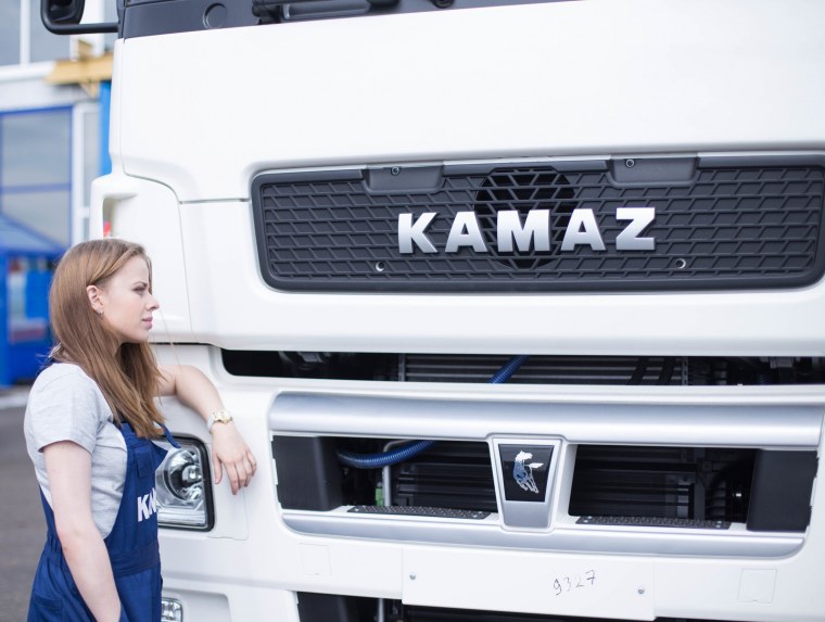 Девушки и Грузовики