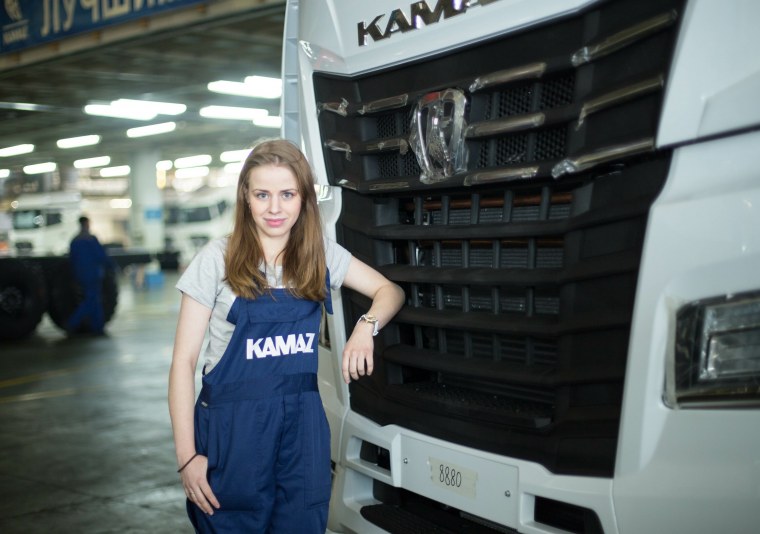 Девушки и Грузовики