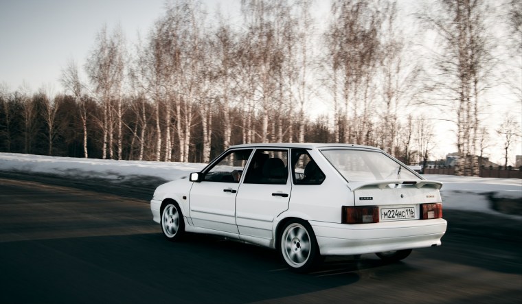 Оперская ВАЗ 2114 белая