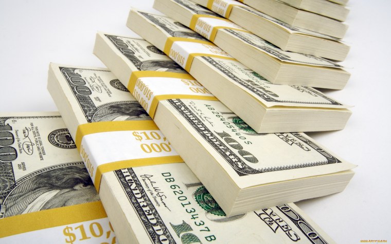 Пачка 100 долларовых купюр