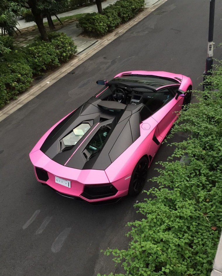 Lamborghini авентадор розовый