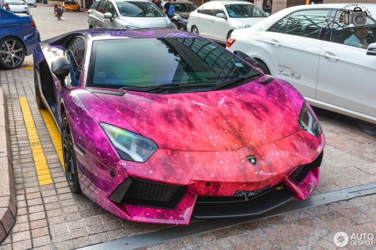 Lamborghini Aventador Pink