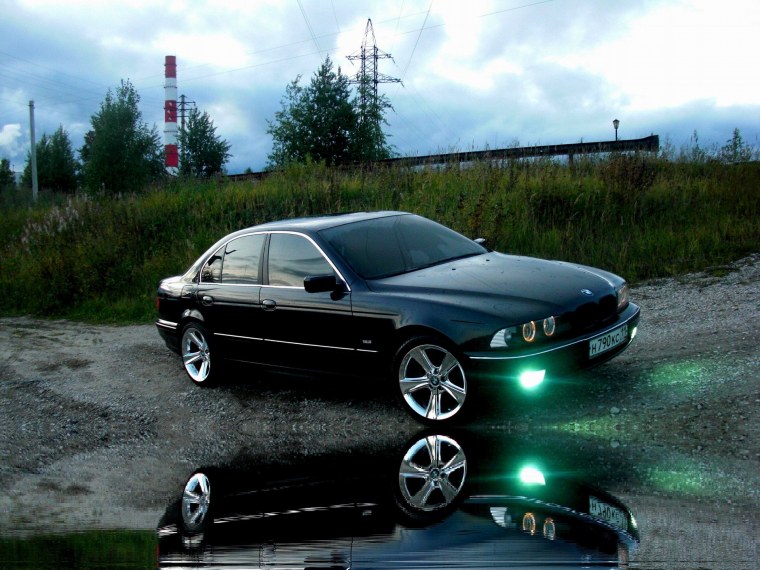 BMW е39 черная