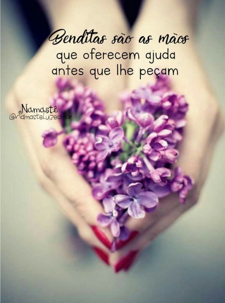 Лицо девушки в цветах