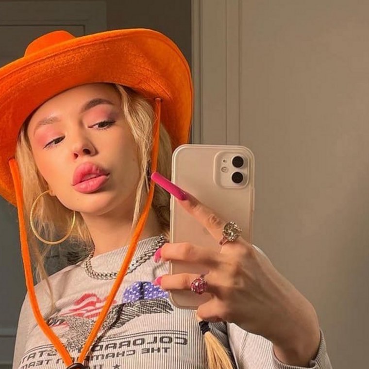 Поет с Элджеем