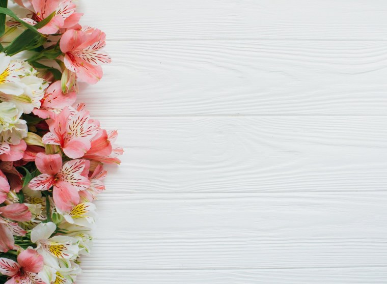 Светлый фон с цветами