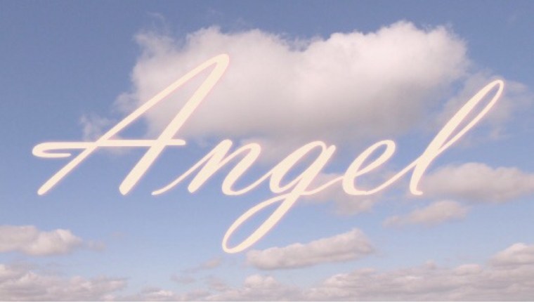 Неоновые надписи на черном фоне