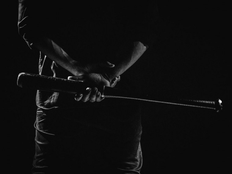 Человек с битой