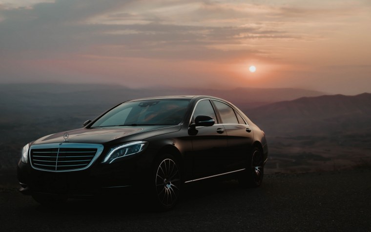 Мерседес Бенц 2021 черный