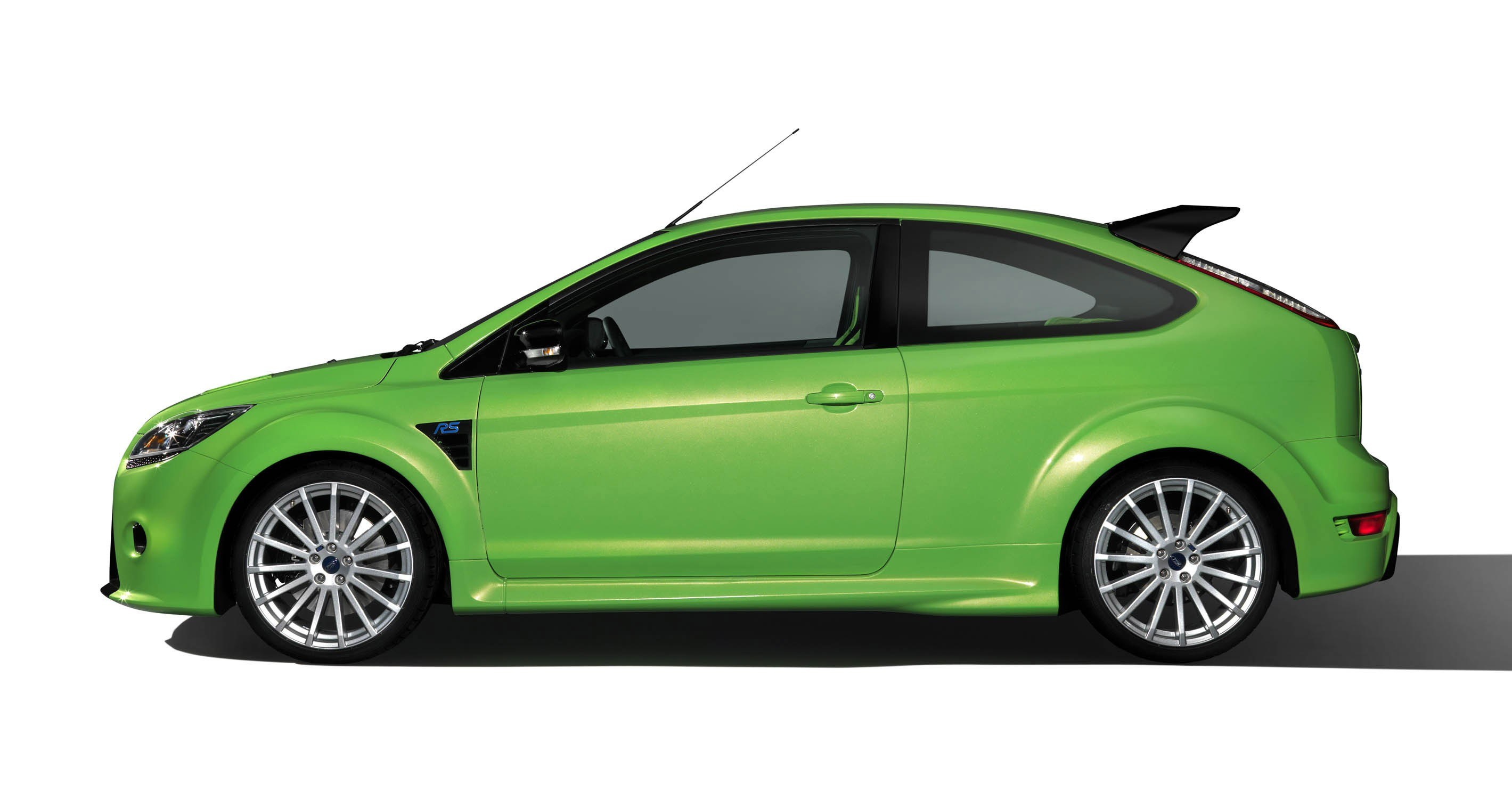 Легковые машины боком. Ford Focus RS 2009. Форд фокус РС 2008. Ford Focus RS 2008. Форд фокус РС 2007.