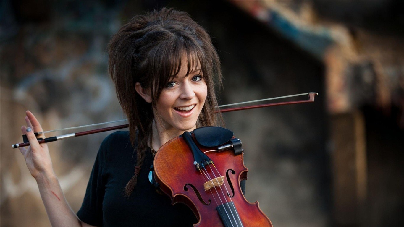 Lindsey stirling 2024. Lindsey Stirling. Lindsey Stirling Линдси Стирлинг. Линдси Стирлинг 2020. Скрипачка Линдси Стирлинг зима.