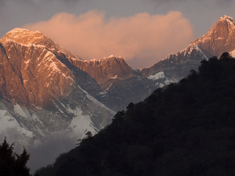 Гора контрастная