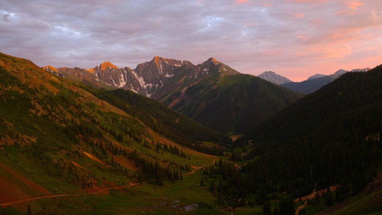 Фон скалы виндовс