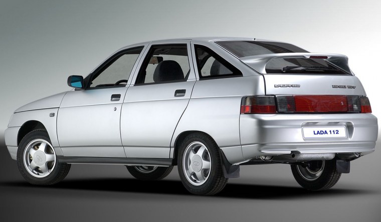 Машина ВАЗ 2112 черная