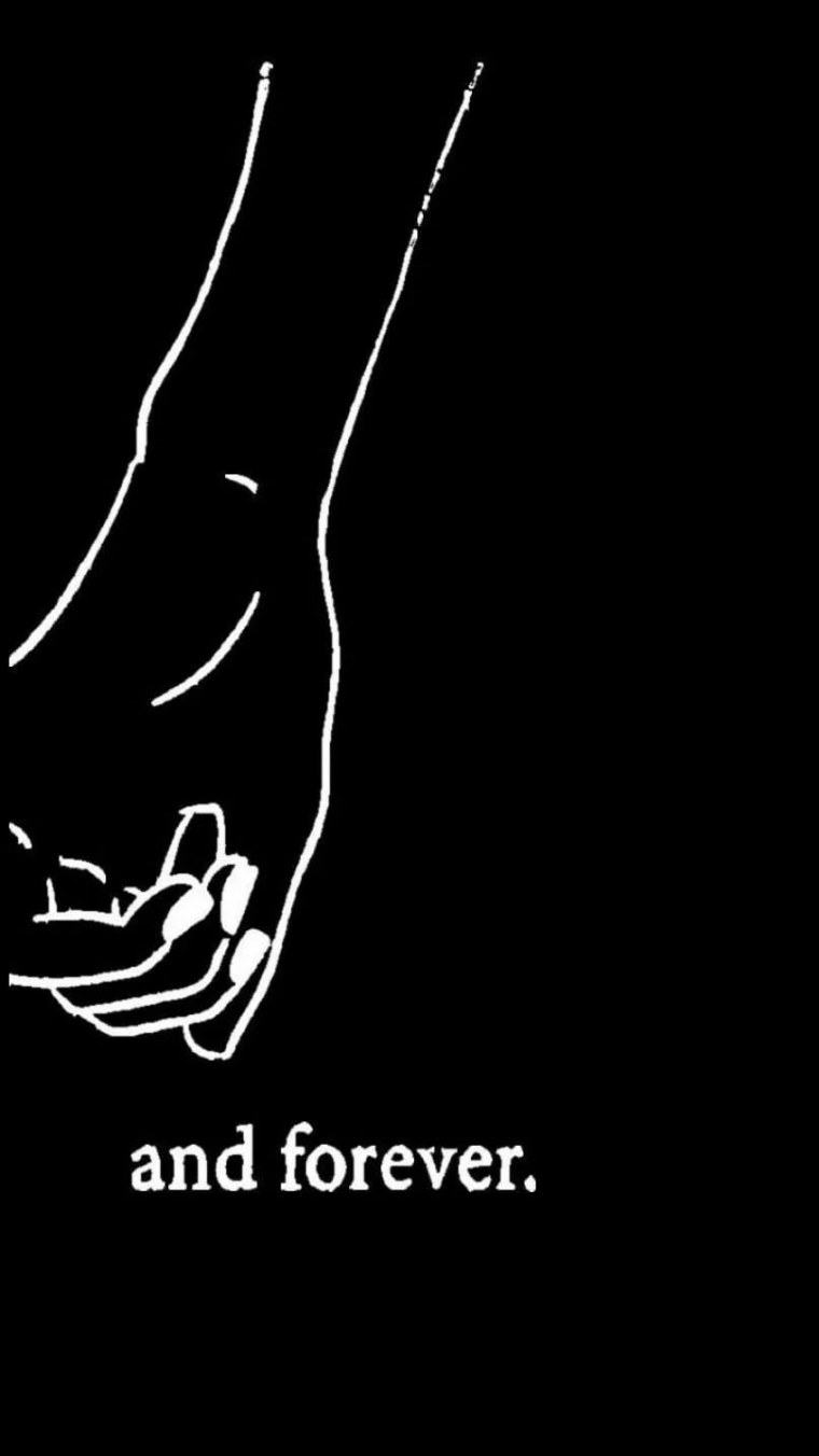 Сердце из рук парня и девушки