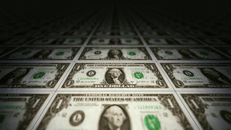 Купюры на черном фоне