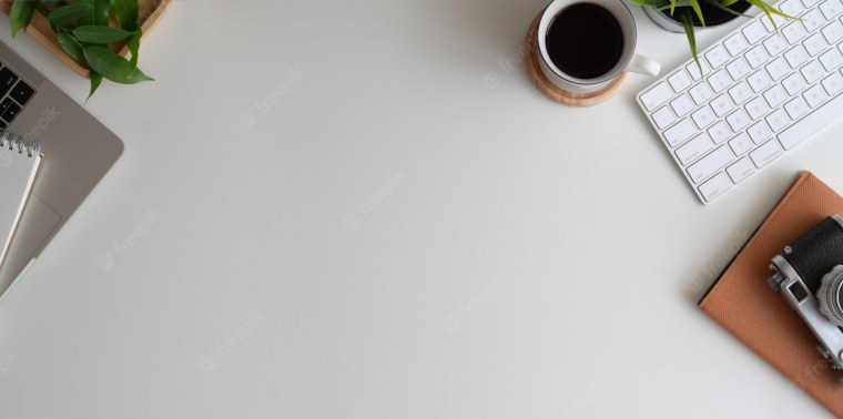 Кабинет с окном за спиной