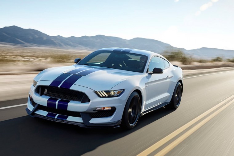 Форд Мустанг в городе