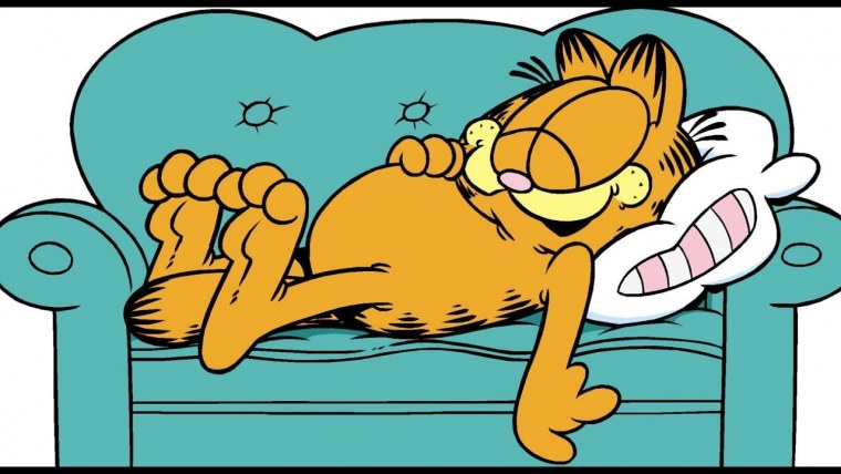 Гомер симпсон лежит на диване