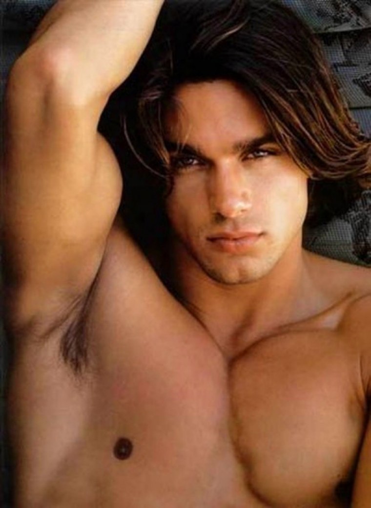 Мужское тело в воде