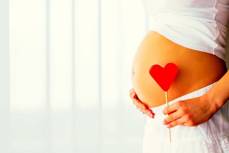 Силуэт беременной девушки