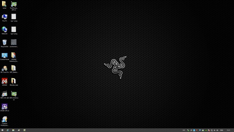 Ноутбук на темном фоне