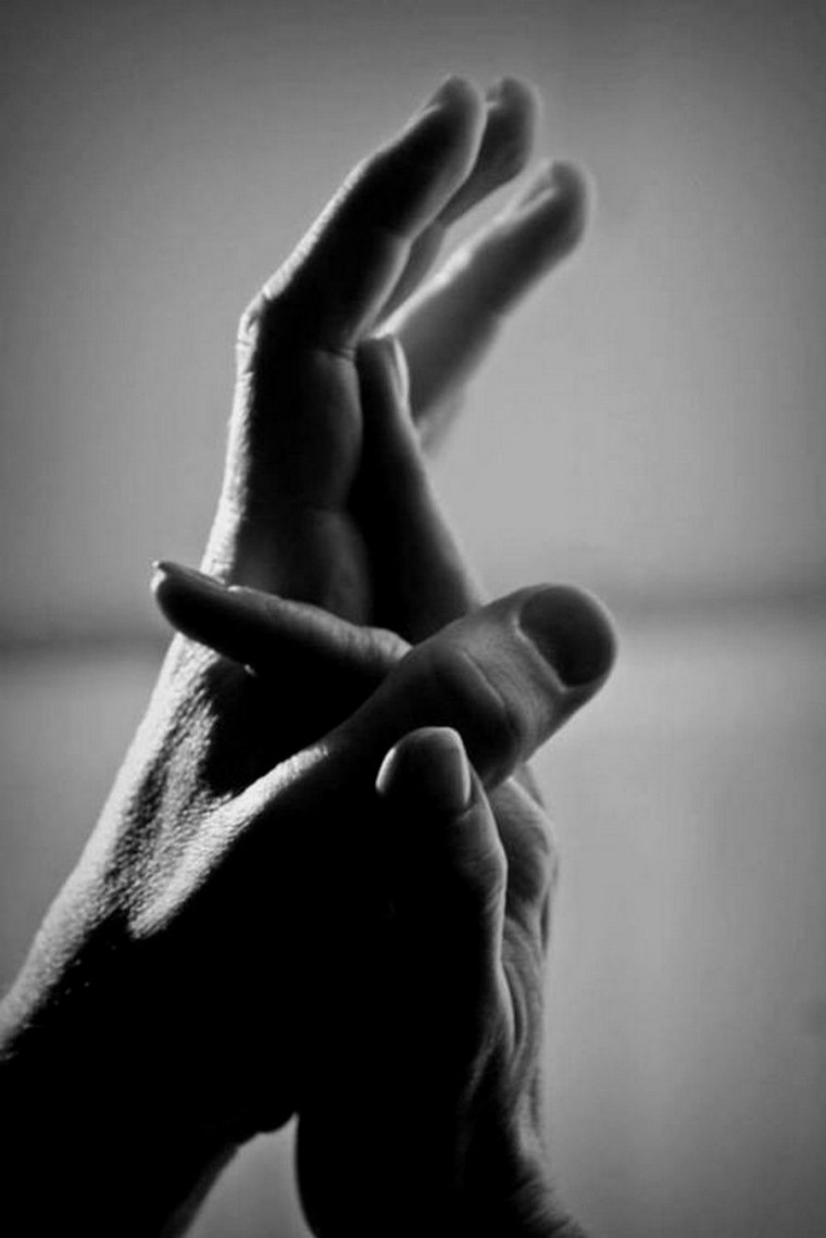 Руки влюбленных