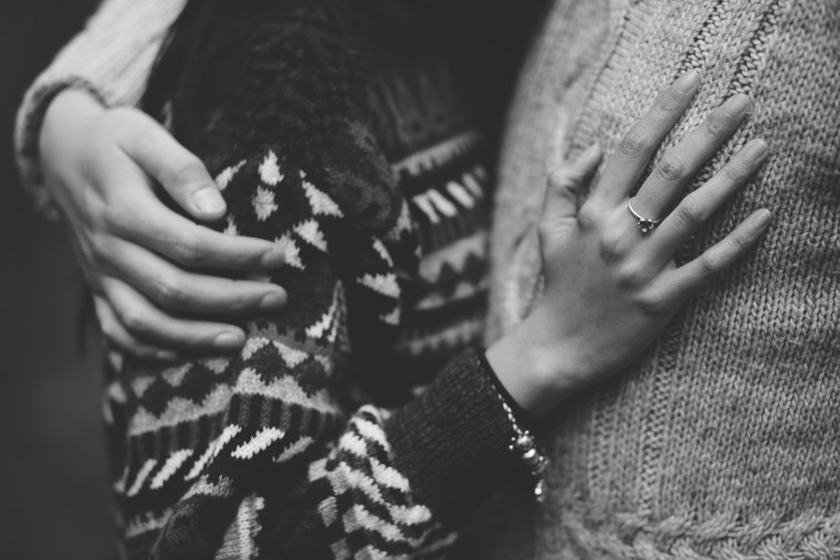 Держаться за руки