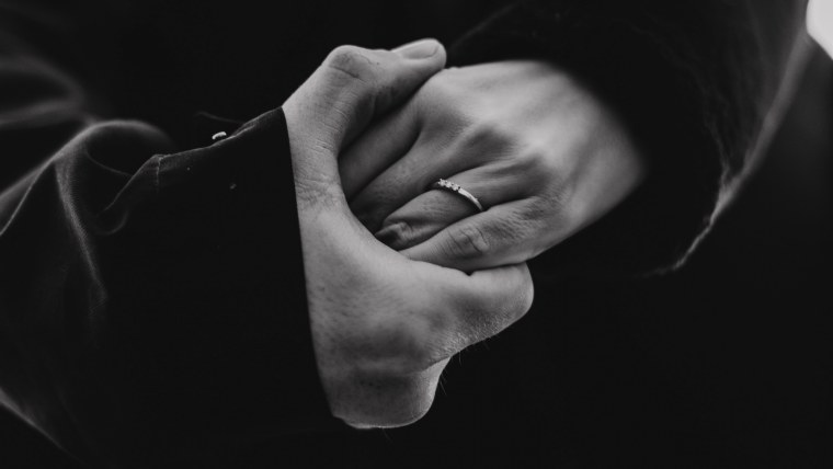 Руки влюбленных