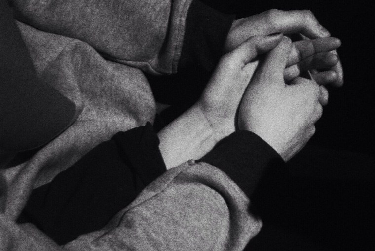 Мужская и женская рука