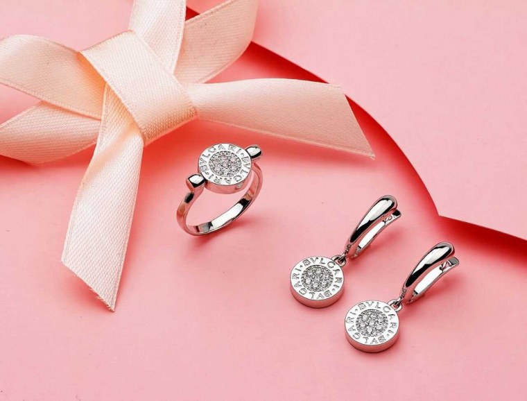 Серьги для молодой девушки