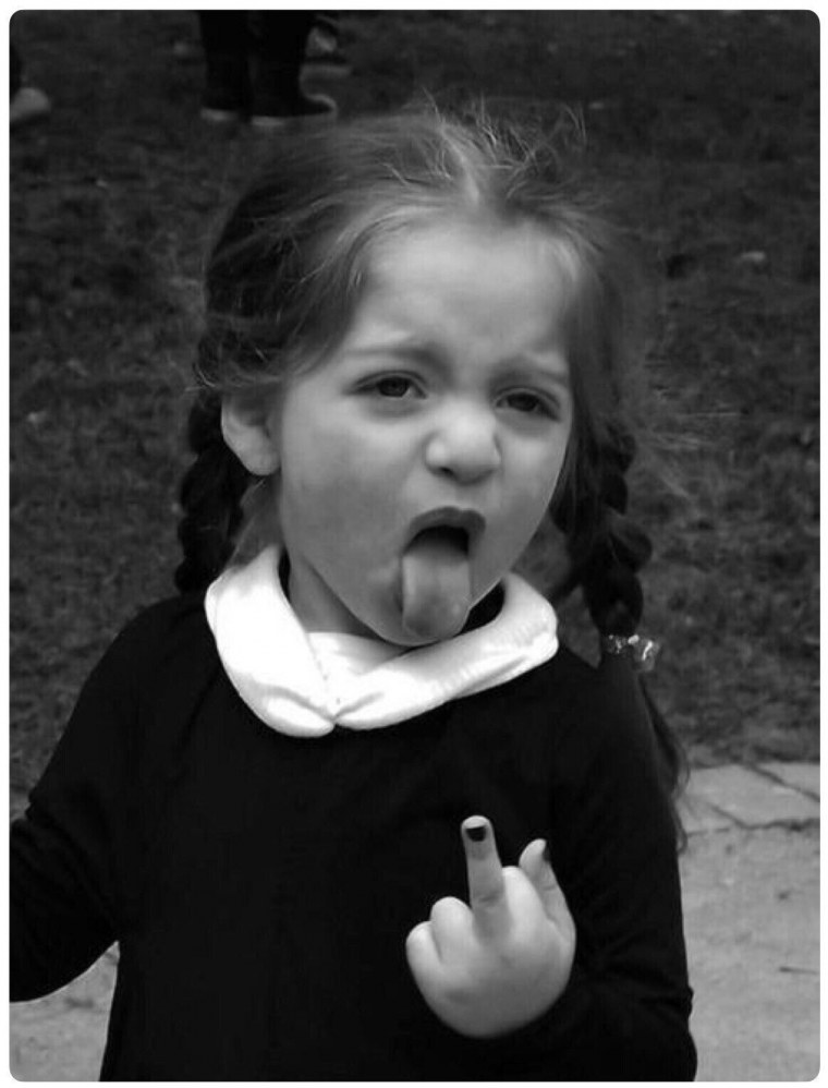 Девушка с факом нарисованная